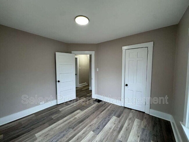 Building Photo - 2927 Hoagland Ave