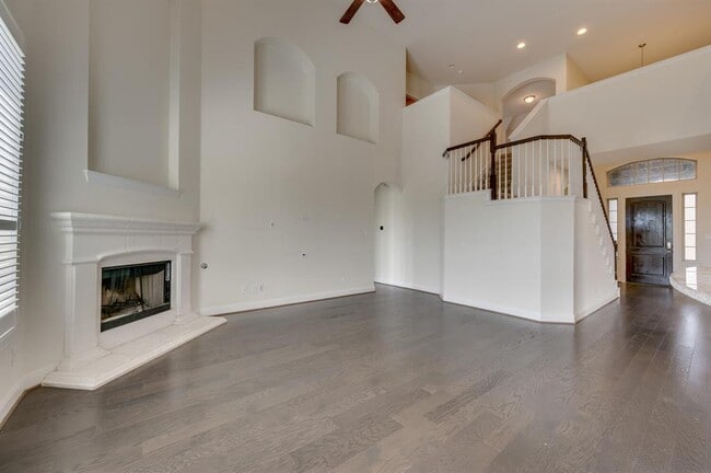 Building Photo - 845 Richardson Ln