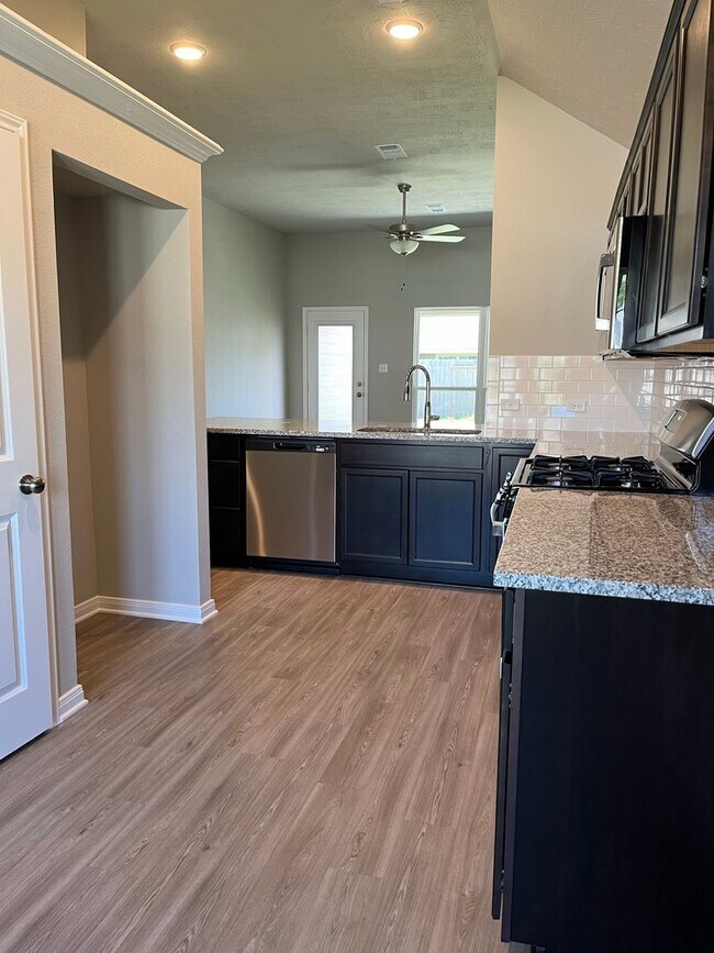 Building Photo - 3/2/2  in the beautiful  gated community of Point Aquarius WISD