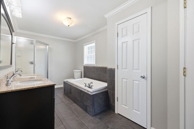 Building Photo - Modern Updates in this Classic 3bedroom/2.5 Bath Home in Erwin