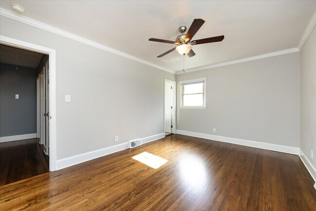 Building Photo - 5400 Farmbrook Dr