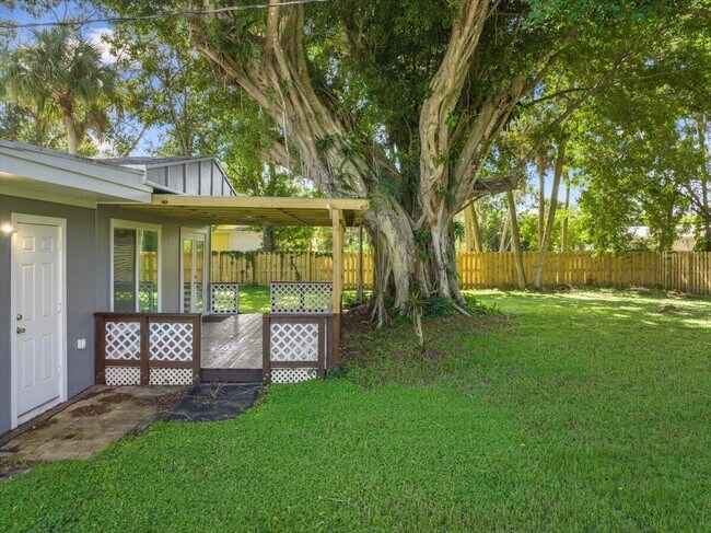 Building Photo - 807 S 12th St