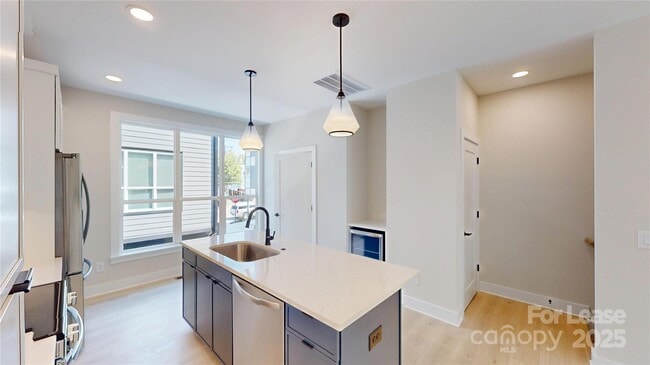 Building Photo - 409 Devender Ln