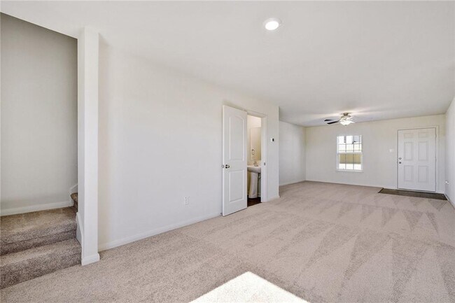 Building Photo - 525 Riverdale Cove