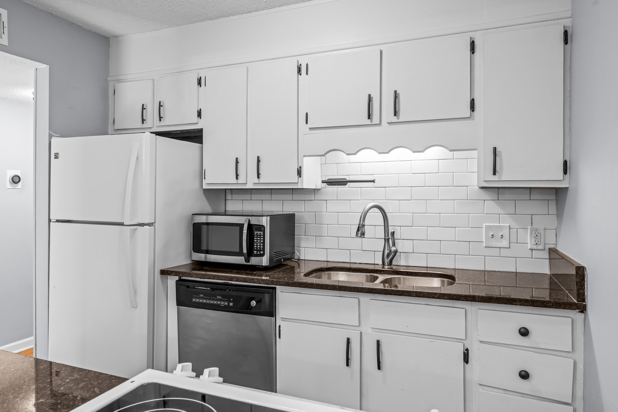 Building Photo - 3350 Altamont S