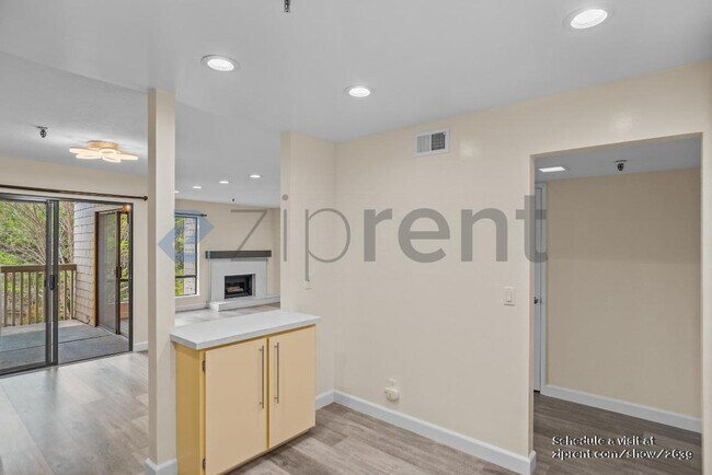 Building Photo - 49 Showers Dr