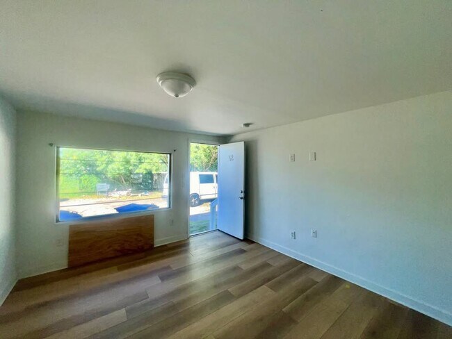 Building Photo - Affordable Studio Near Downtown Myrtle Beach – Some Utilities Included! – $1,100/Month