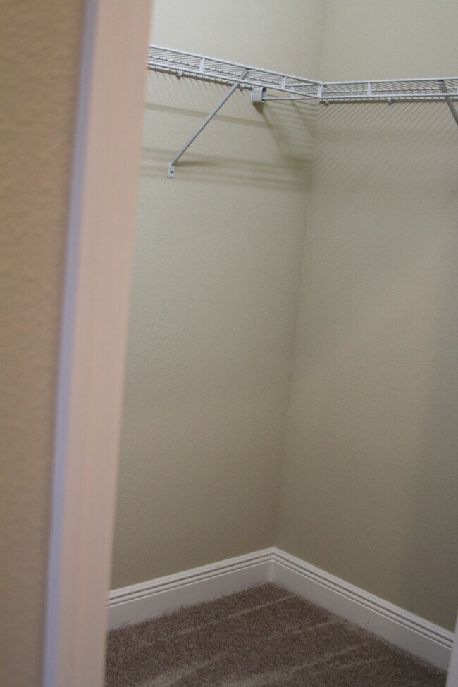 Building Photo - 30268 Southernwood Ct