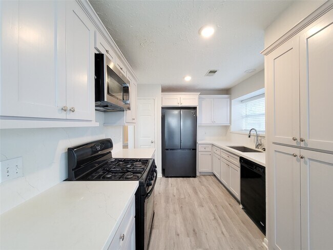 Building Photo - 3610 Honey Creek Dr