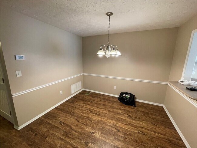 Building Photo - 803 Wynnes Ridge Cir SE