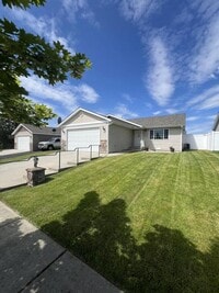 Building Photo - 1020 Triumph Ave