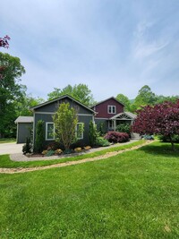 Building Photo - Beautiful East Asheville Long Term Rental ...