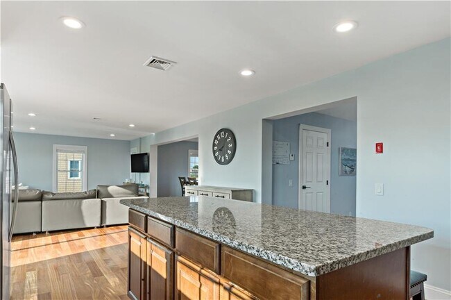 Building Photo - 11 Defelice Rd