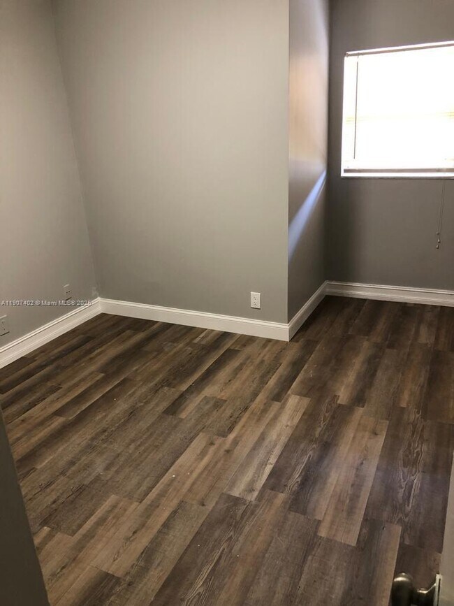 Building Photo - 931 SW 80th Ave