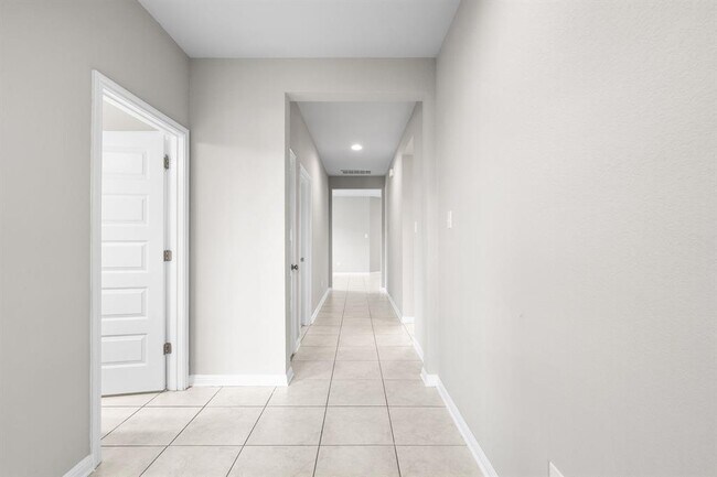 Building Photo - 313 McLintock Rd