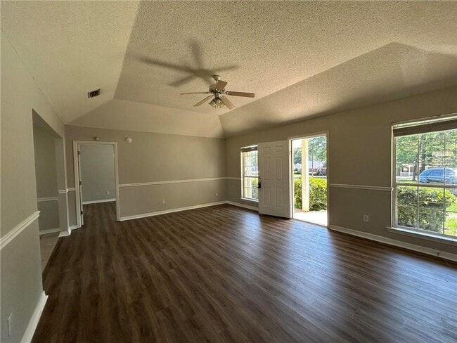 Building Photo - 6626 Woodside Ct E