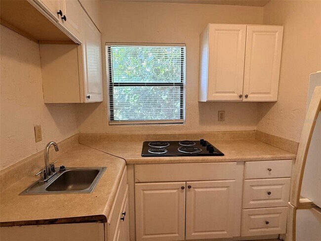 Building Photo - 2404 10th St W