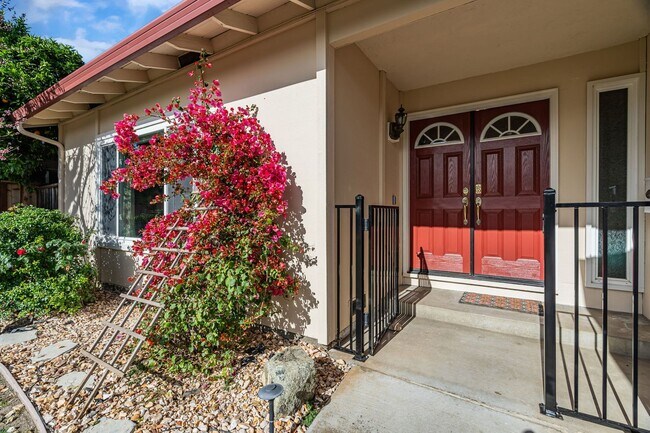 Building Photo - Stylish & Comfort Home in Prime San Jose Location