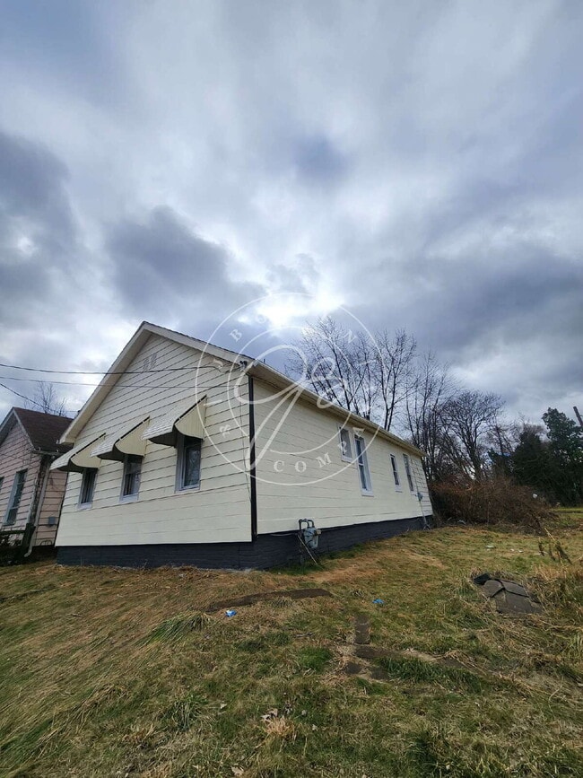 Building Photo - "Charming 3-Bedroom Home with updates throughout! Move in ready!