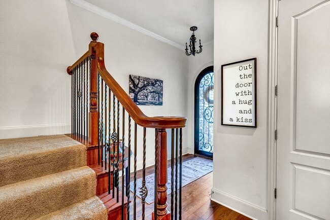 Building Photo - Gorgeous Townhome in The Villas of Hollytree!