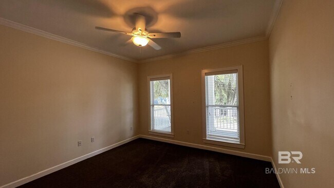 Building Photo - 295 Belrose Ave