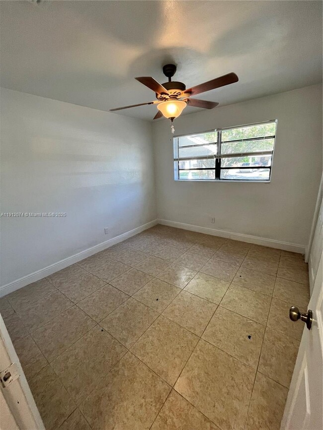 Building Photo - 2031 NW 30th Ave