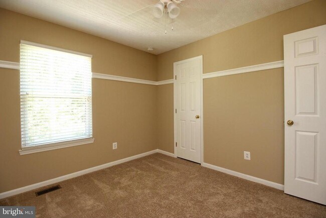 Building Photo - 66 Larkwood Ct