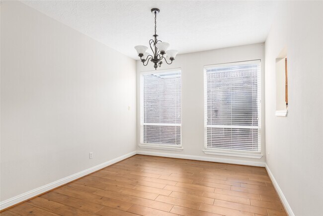 Building Photo - 910 Fleetwood Pl Dr