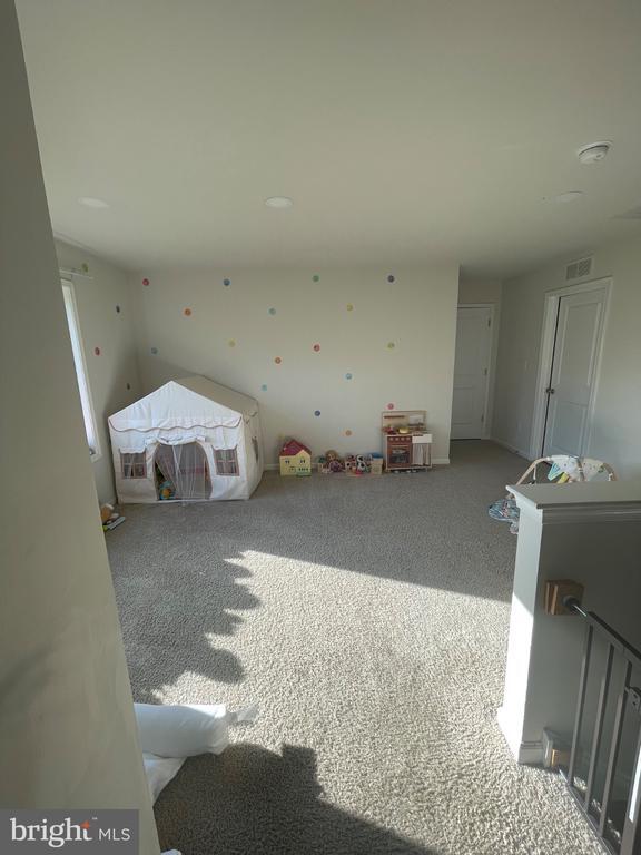 Building Photo - 226 Seven Springs Ln