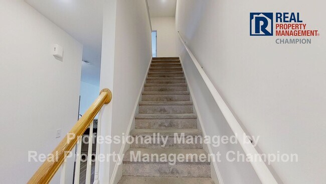 Building Photo - Fabulous Townhome in Heart of Leland