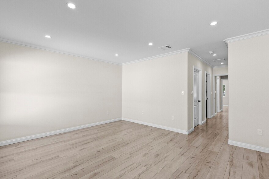 Building Photo - 6717 Cedros Ave