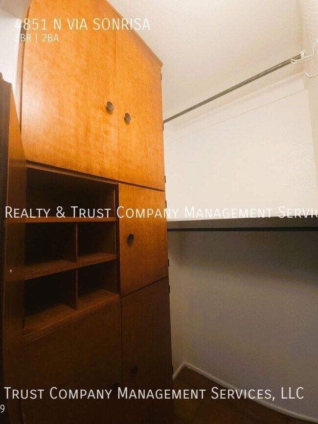 Building Photo - 4851 Vía Sonrisa