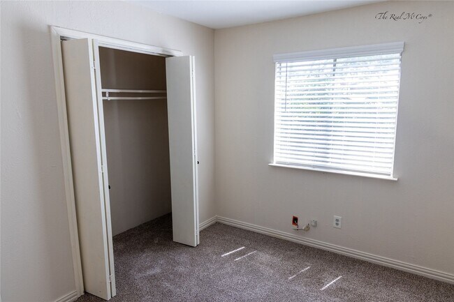 Building Photo - 3101 Raintree Dr