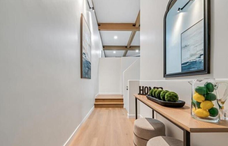 Entry Way - 2335 Caringa Way