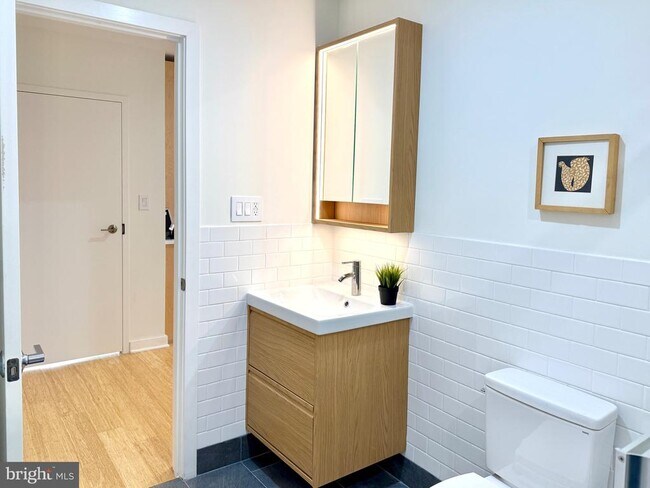 Building Photo - 1302 S 18th St