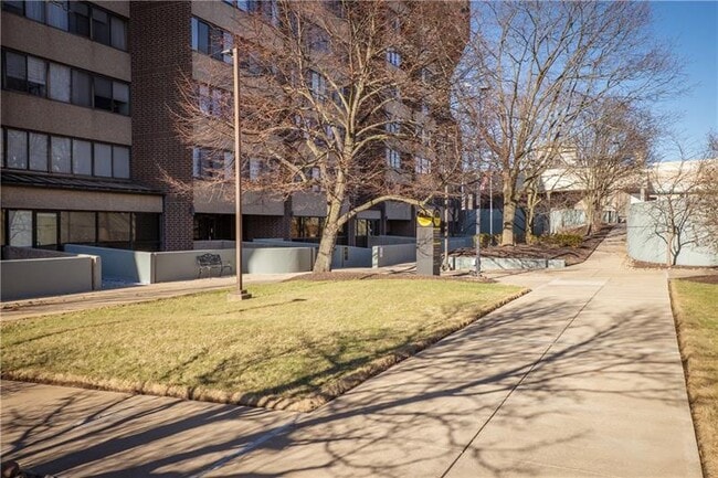 Building Photo - 750 Washington Rd