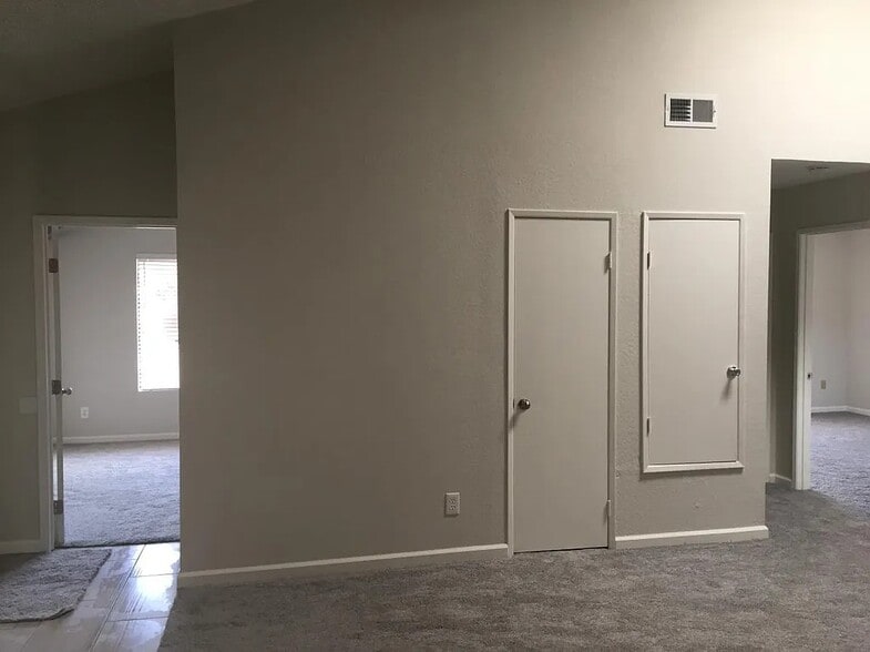 Building Photo - 980 Lupine Hills Drive #84