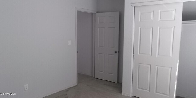 Building Photo - 612 Natasha Pl