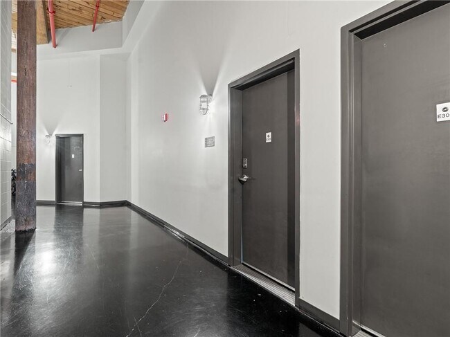 Building Photo - 170 Boulevard NE