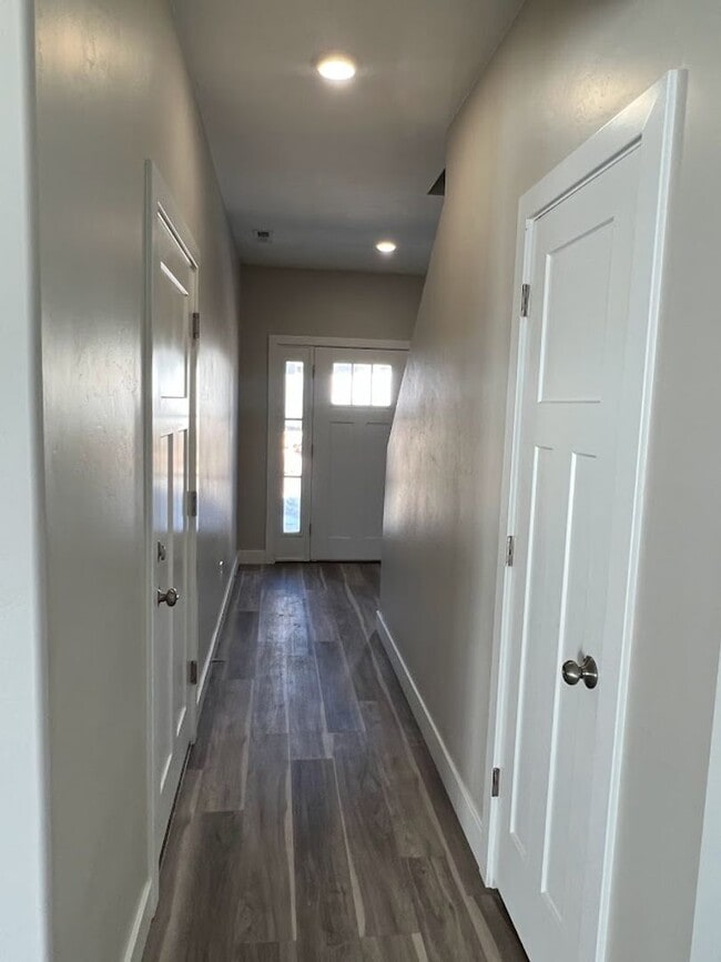 Building Photo - 1511 W Pyrite Ln