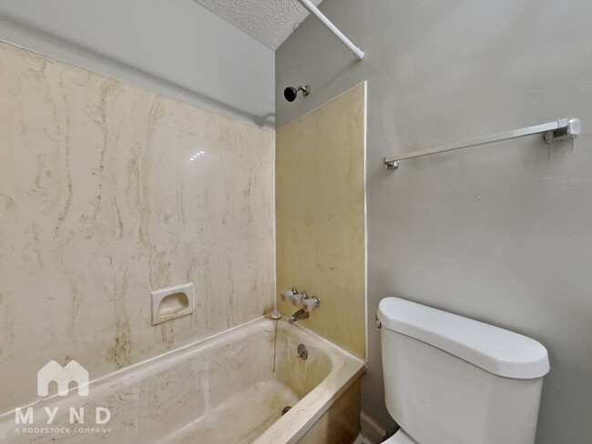 Building Photo - 1027 River Bend Ct