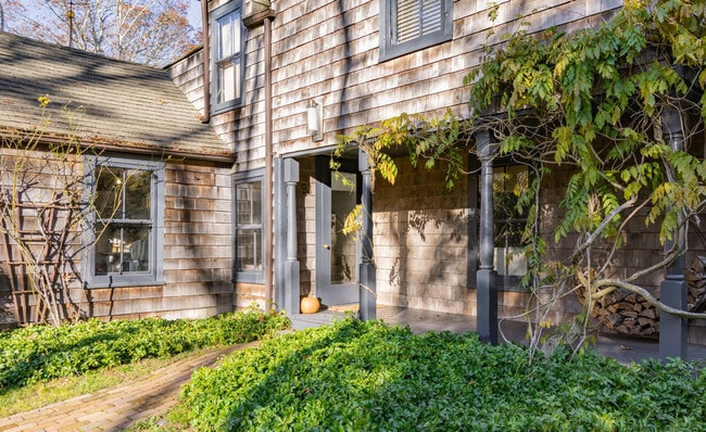 Building Photo - 93 Schellinger Rd