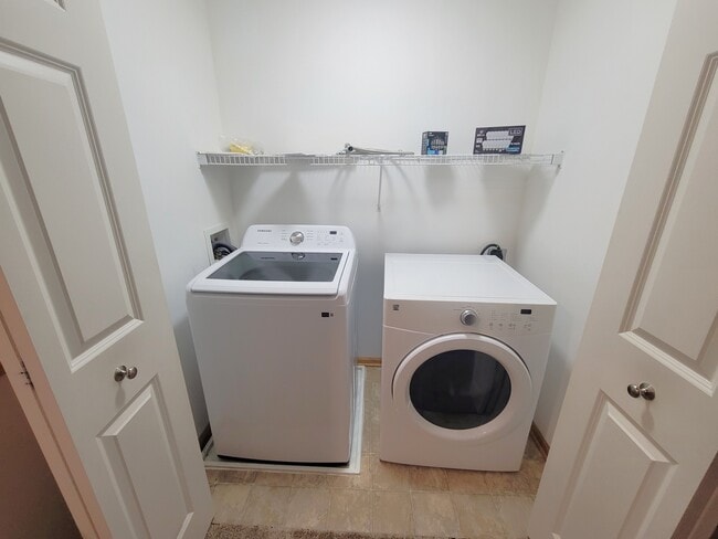 Building Photo - 3553 Sterling Heights Dr