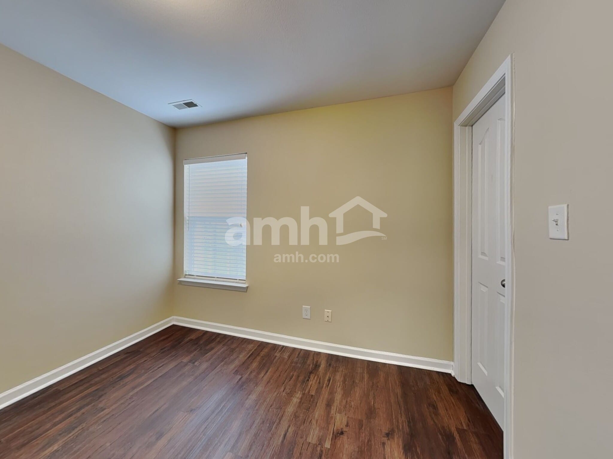 Building Photo - 714 W Parris Ave