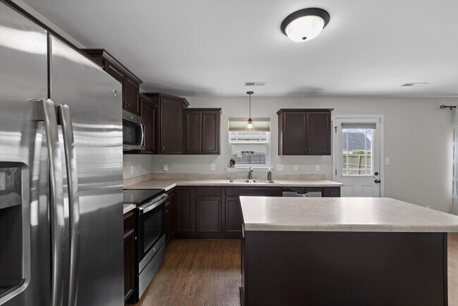 Building Photo - Bridgeport Beauty with Bonus Room