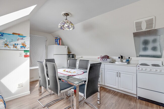 Building Photo - 2135 N Menard Ave