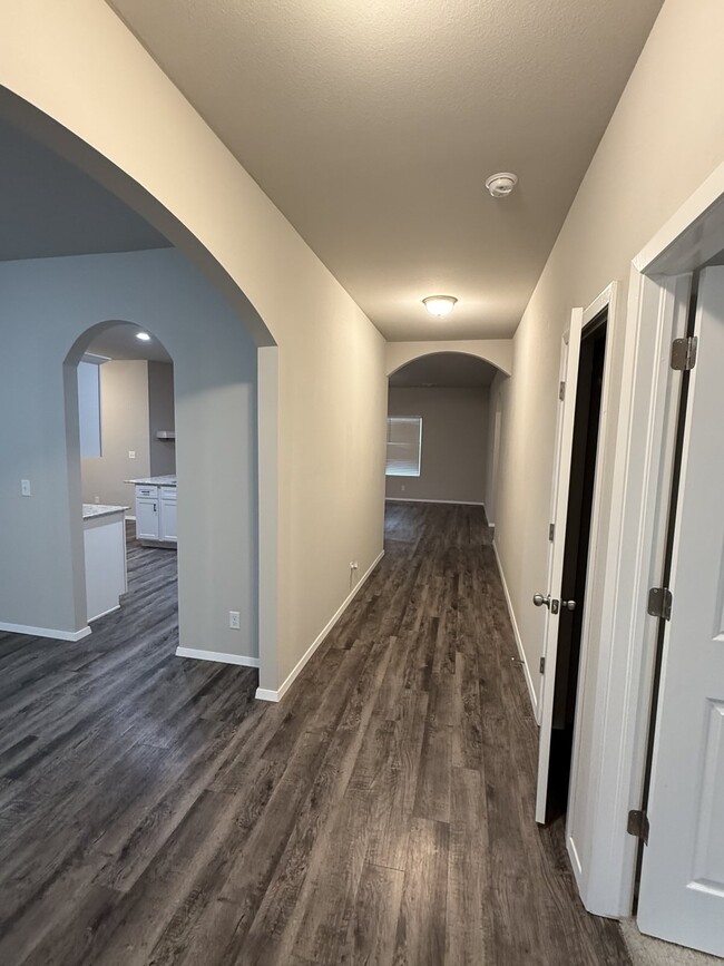 Building Photo - 1232 E Toledo St