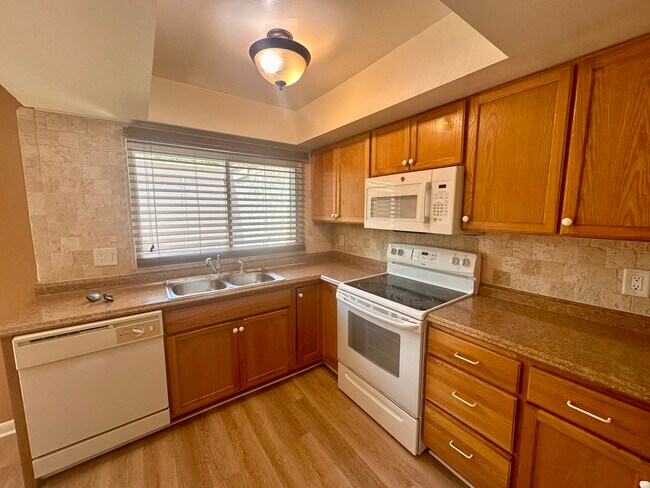 Building Photo - 10605 Carrollbrook Way