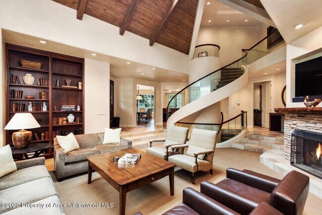 Building Photo - 504 N 8th St