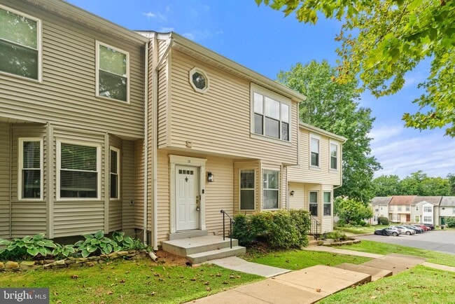 Building Photo - 13 Aviary St